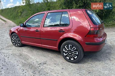 Хэтчбек Volkswagen Golf 2001 в 