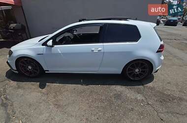 Хэтчбек Volkswagen Golf 2015 в 
