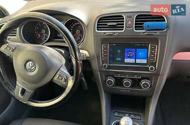 Хэтчбек Volkswagen Golf 2010 в 