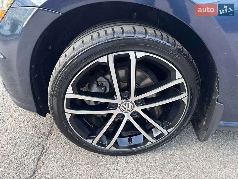 Хэтчбек Volkswagen Golf 2018 в Киеве