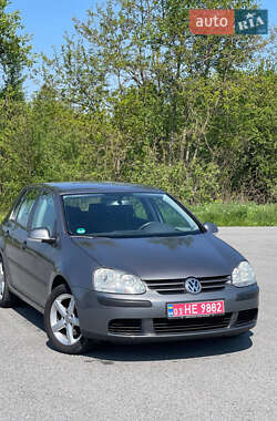 Хэтчбек Volkswagen Golf 2005 в 