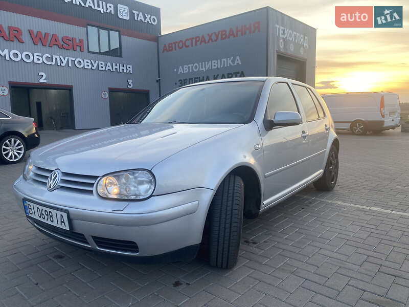 Хэтчбек Volkswagen Golf 2001 в Ирпене