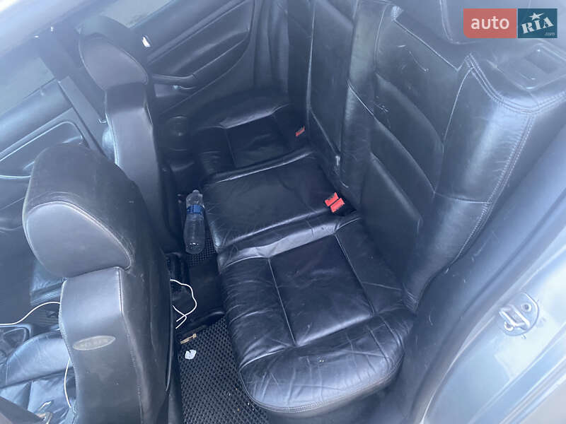 Хэтчбек Volkswagen Golf 2001 в Ирпене
