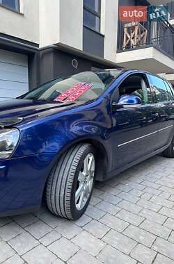 Хэтчбек Volkswagen Golf 2006 в 