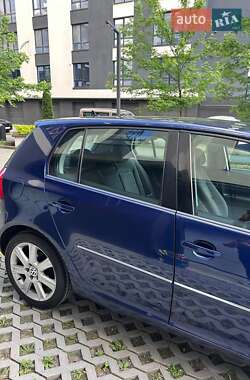 Хэтчбек Volkswagen Golf 2006 в 