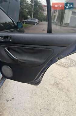 Хетчбек Volkswagen Golf 2001 в 