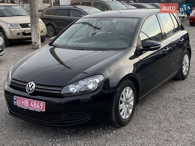 Хетчбек Volkswagen Golf 2010 в 