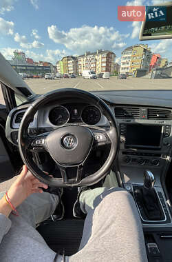 Універсал Volkswagen Golf 2014 в 