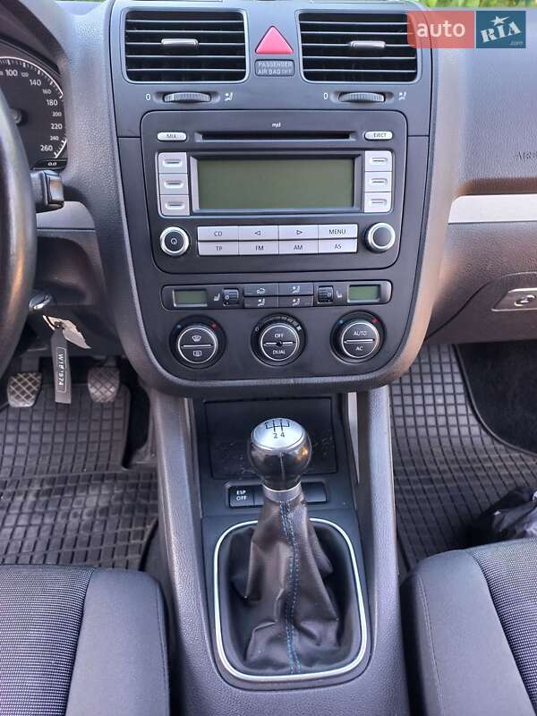 Хетчбек Volkswagen Golf 2007 в Запоріжжі