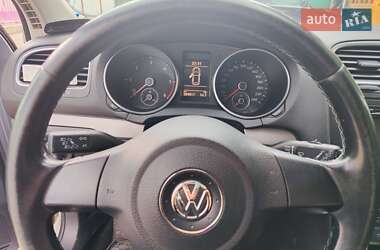 Хэтчбек Volkswagen Golf 2011 в 