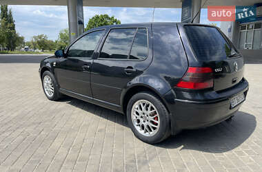 Хэтчбек Volkswagen Golf 2001 в 