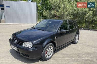 Хэтчбек Volkswagen Golf 2001 в 