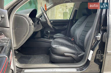 Хэтчбек Volkswagen Golf 2001 в 