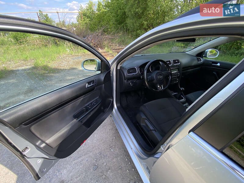 Универсал Volkswagen Golf 2010 в Калиновке