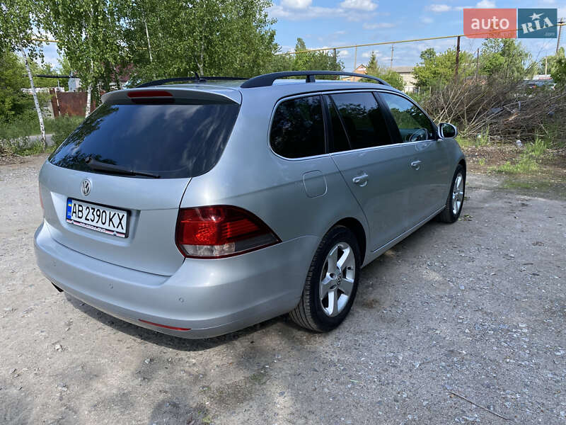 Универсал Volkswagen Golf 2010 в Калиновке