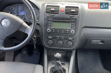 Хэтчбек Volkswagen Golf 2006 в 