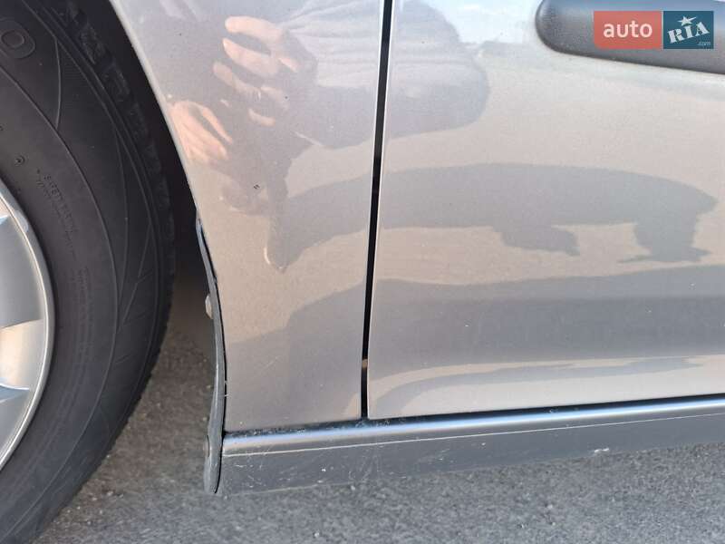 Хетчбек Volkswagen Golf 2005 в Конотопі