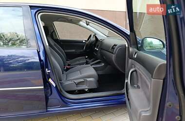 Хетчбек Volkswagen Golf 2008 в 