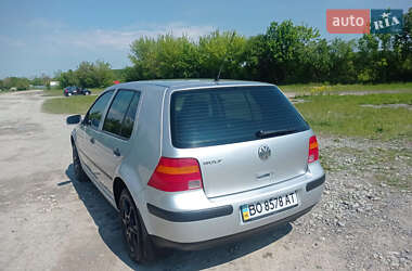 Хэтчбек Volkswagen Golf 2003 в 