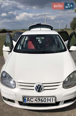 Хэтчбек Volkswagen Golf 2004 в Любешове