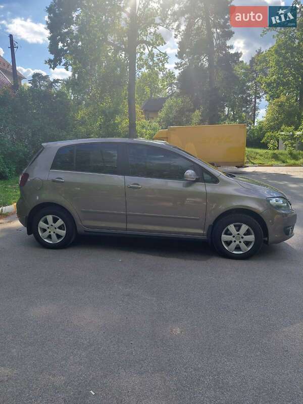 Хетчбек Volkswagen Golf 2010 в Києві