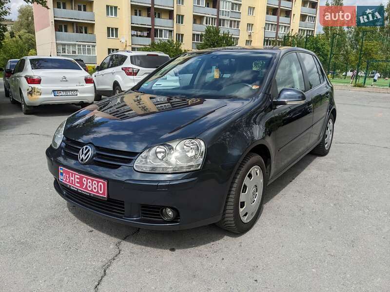 Хетчбек Volkswagen Golf 2008 в Звягелі