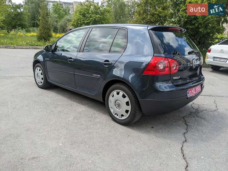 Хетчбек Volkswagen Golf 2008 в Звягелі