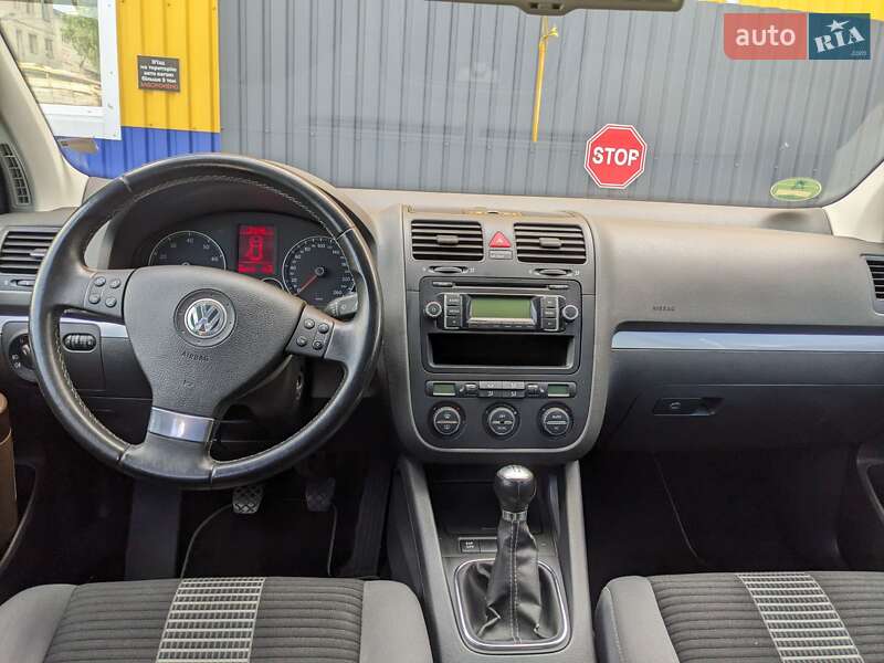Хетчбек Volkswagen Golf 2008 в Звягелі