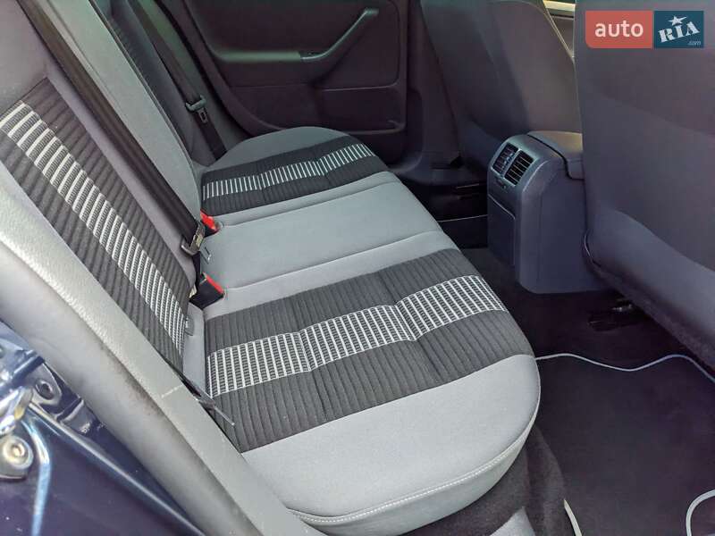 Хетчбек Volkswagen Golf 2008 в Звягелі