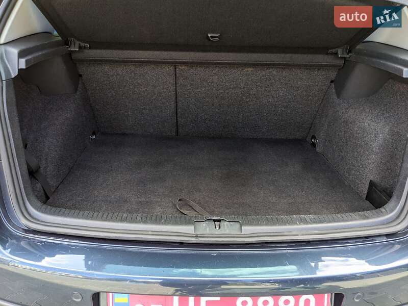 Хетчбек Volkswagen Golf 2008 в Звягелі
