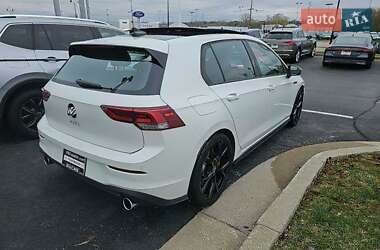 Хетчбек Volkswagen Golf 2015 в 
