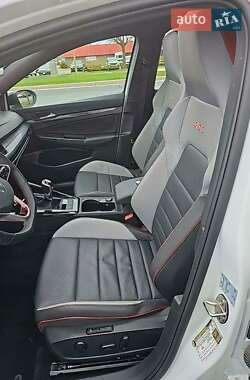 Хетчбек Volkswagen Golf 2015 в 