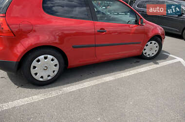 Хетчбек Volkswagen Golf 2005 в 