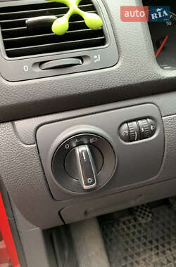 Хетчбек Volkswagen Golf 2005 в 