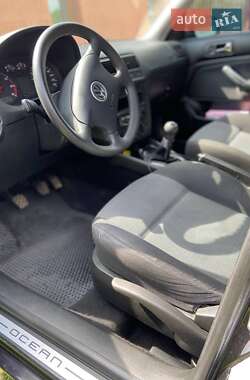Хетчбек Volkswagen Golf 2002 в 