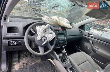Хэтчбек Volkswagen Golf 2004 в 