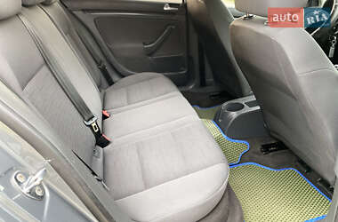 Хетчбек Volkswagen Golf 2006 в 