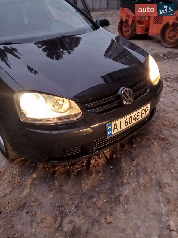 Хэтчбек Volkswagen Golf 2005 в Киеве