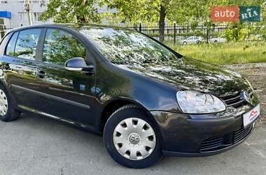Хетчбек Volkswagen Golf 2005 в 