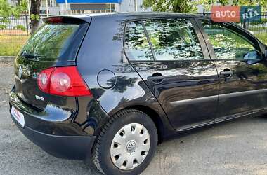 Хетчбек Volkswagen Golf 2005 в 