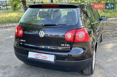 Хетчбек Volkswagen Golf 2005 в 