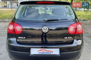 Хетчбек Volkswagen Golf 2005 в 