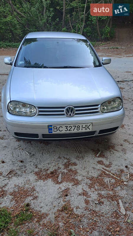 Хетчбек Volkswagen Golf 2002 в 