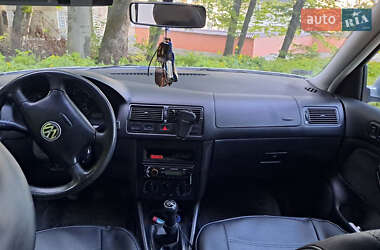 Хетчбек Volkswagen Golf 2002 в 
