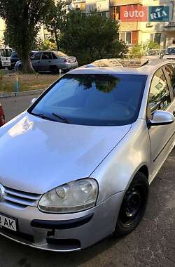 Хэтчбек Volkswagen Golf 2004 в Киеве