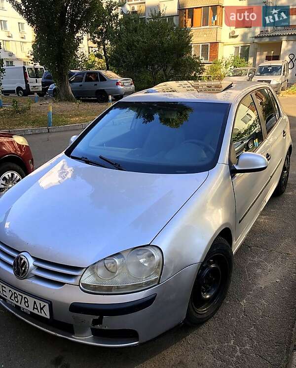 Хетчбек Volkswagen Golf 2004 в 