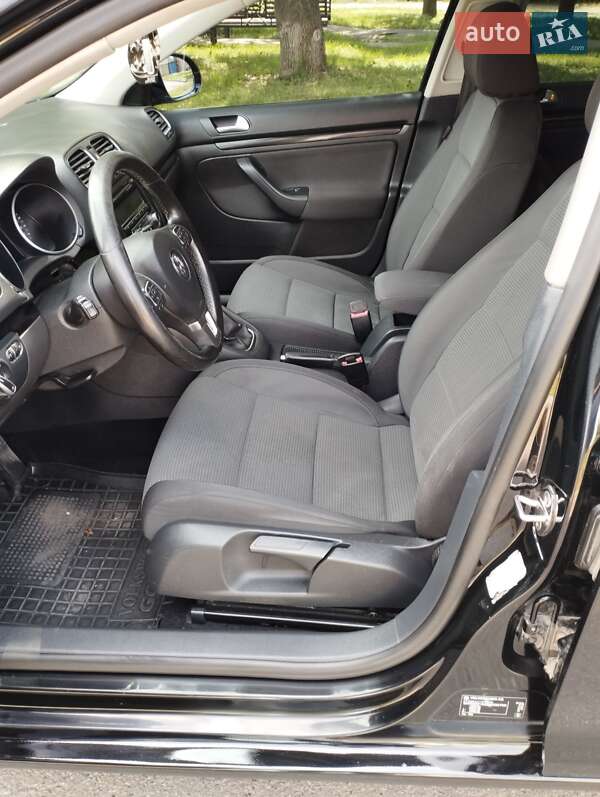 Універсал Volkswagen Golf 2010 в Полтаві