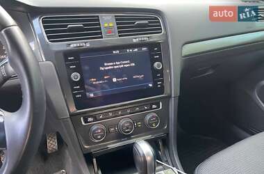 Хетчбек Volkswagen Golf 2017 в 