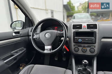 Хэтчбек Volkswagen Golf 2008 в 
