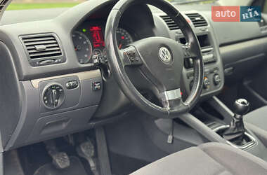 Хэтчбек Volkswagen Golf 2008 в 